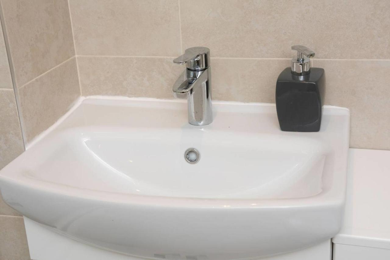 Guestready - Top Floor Apt 2Min Walk To O2 Apollo Манчестър Екстериор снимка